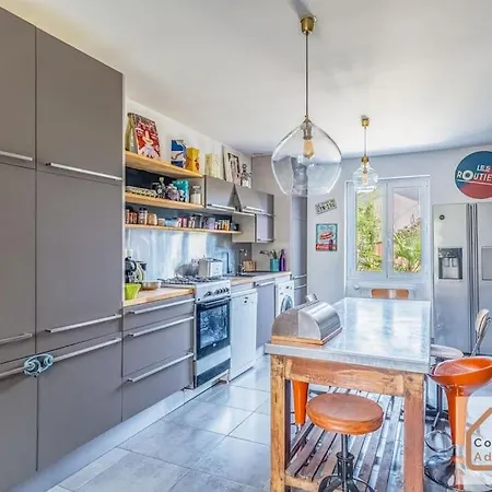 Maison A Lyon Parilly Avec Piscine, Jardin, Parking Prive & Proche Eurexpo Casa de Férias Vénissieux